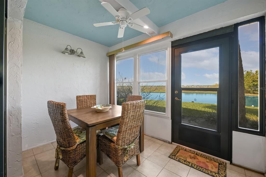 Active With Contract: $179,000 (2 beds, 2 baths, 955 Square Feet)