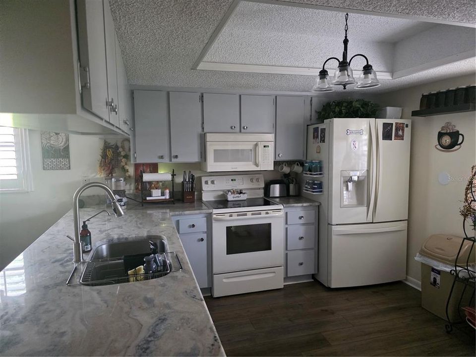 For Sale: $195,000 (2 beds, 2 baths, 1094 Square Feet)