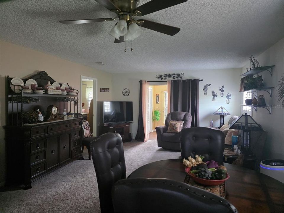 For Sale: $195,000 (2 beds, 2 baths, 1094 Square Feet)