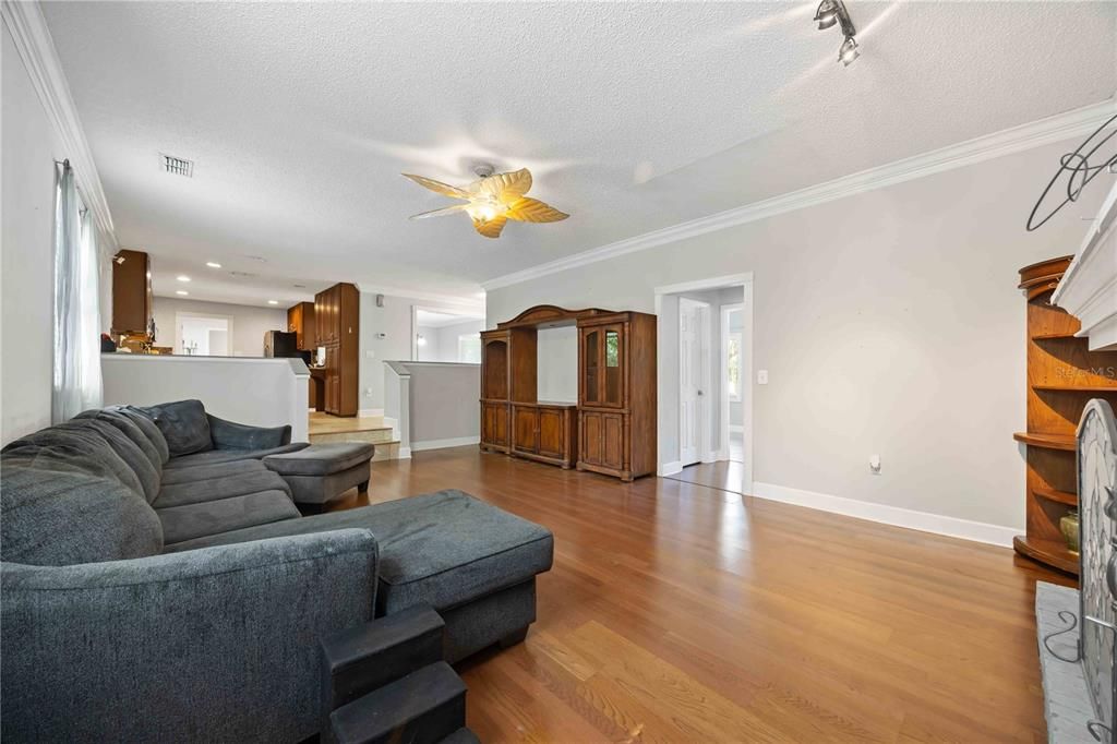 For Sale: $449,900 (4 beds, 3 baths, 2688 Square Feet)
