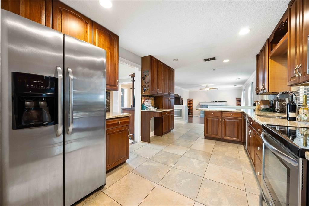 For Sale: $449,900 (4 beds, 3 baths, 2688 Square Feet)