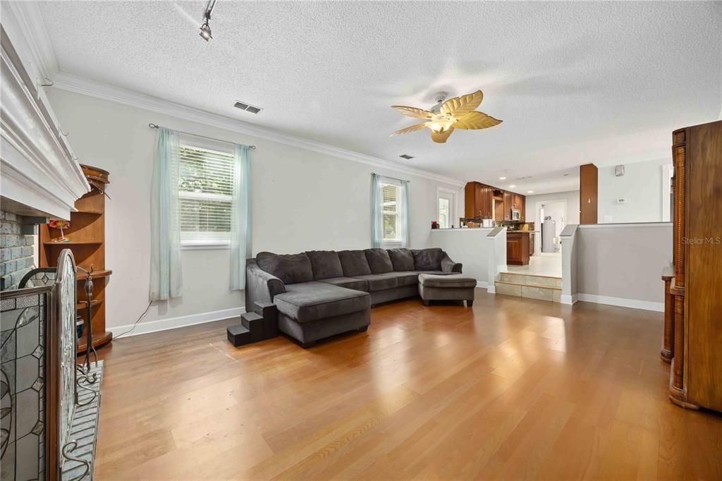 For Sale: $449,900 (4 beds, 3 baths, 2688 Square Feet)