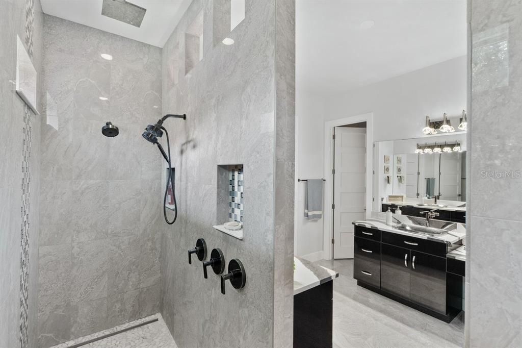 For Sale: $1,499,000 (4 beds, 3 baths, 3072 Square Feet)