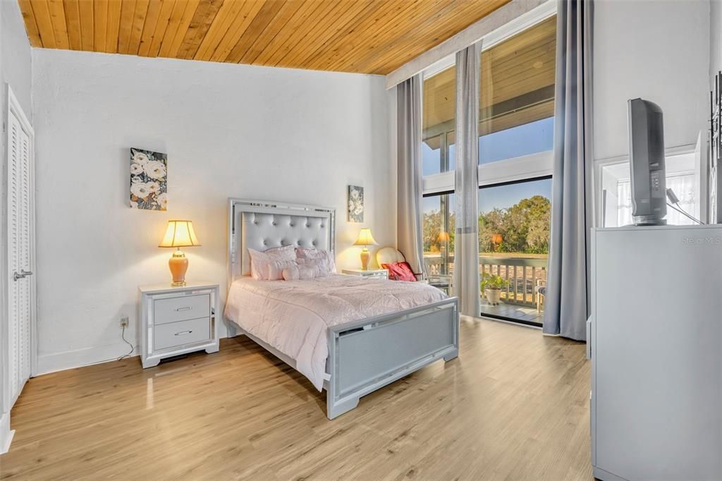 На продажу: $170,000 (2 спален, 2 ванн, 1309 Квадратных фут)