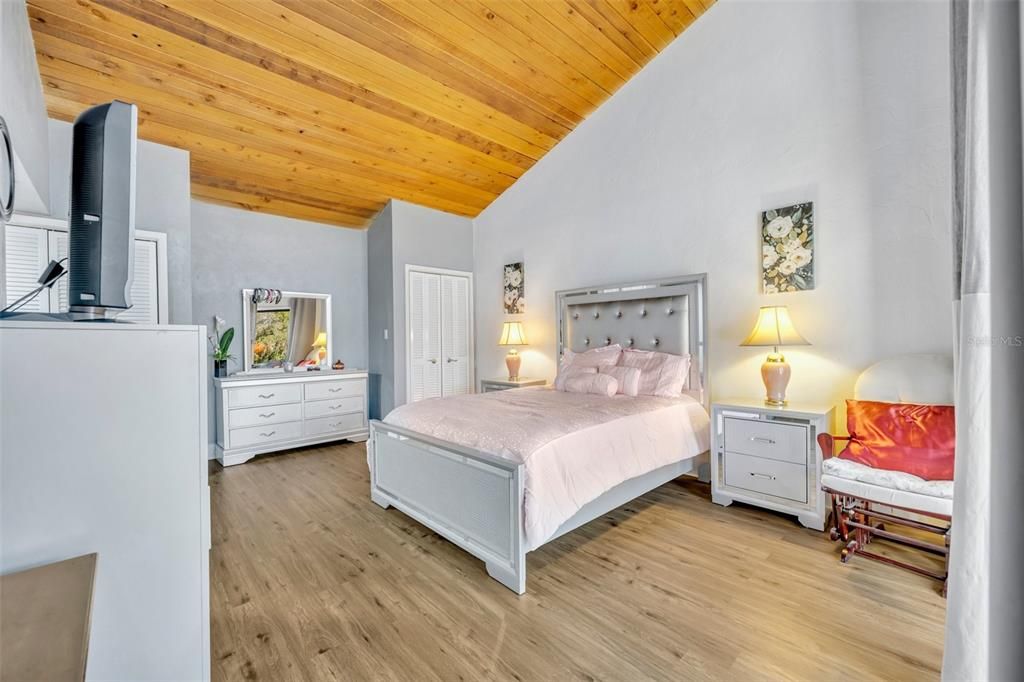 На продажу: $170,000 (2 спален, 2 ванн, 1309 Квадратных фут)