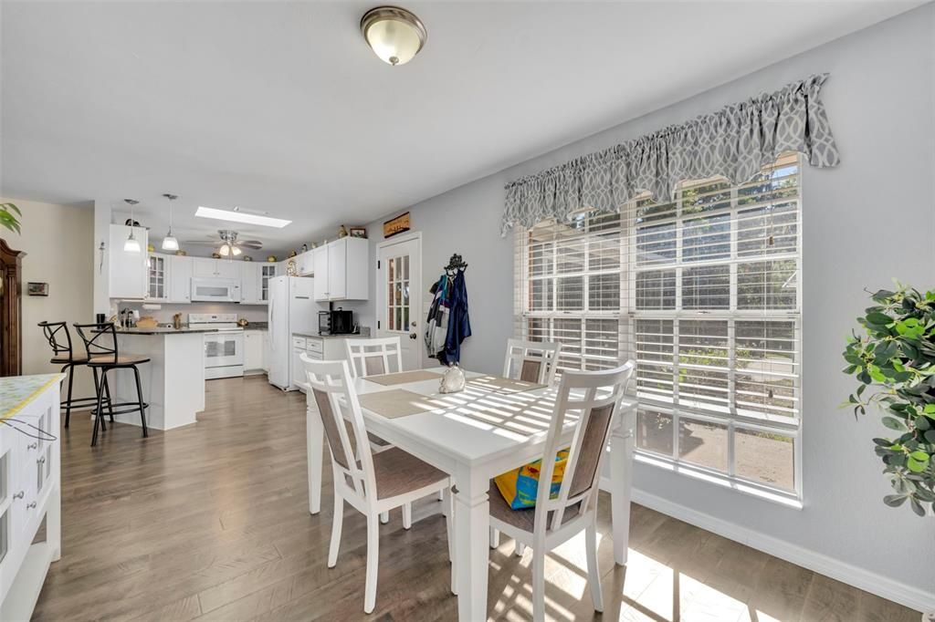 En Venta: $529,000 (3 camas, 3 baños, 1991 Pies cuadrados)