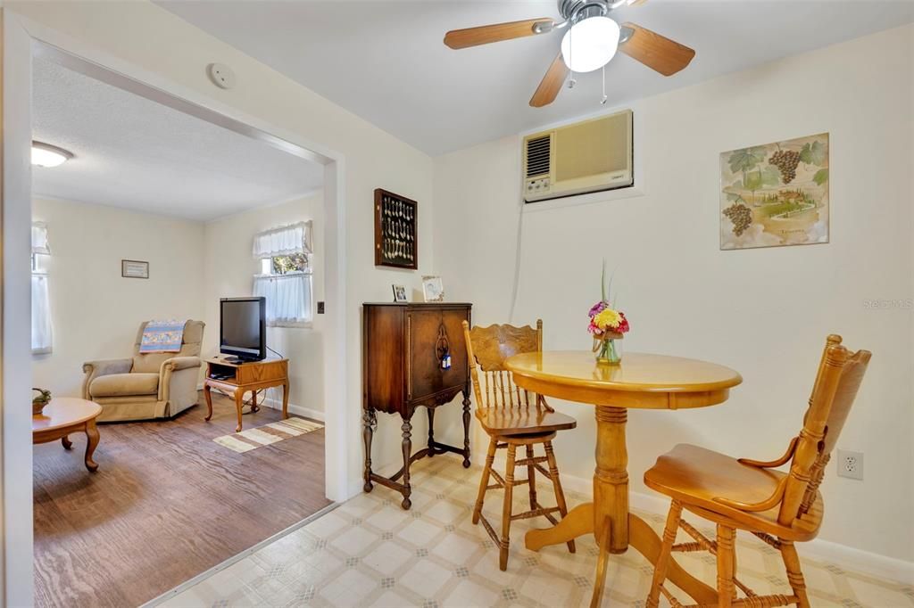 En Venta: $529,000 (3 camas, 3 baños, 1991 Pies cuadrados)