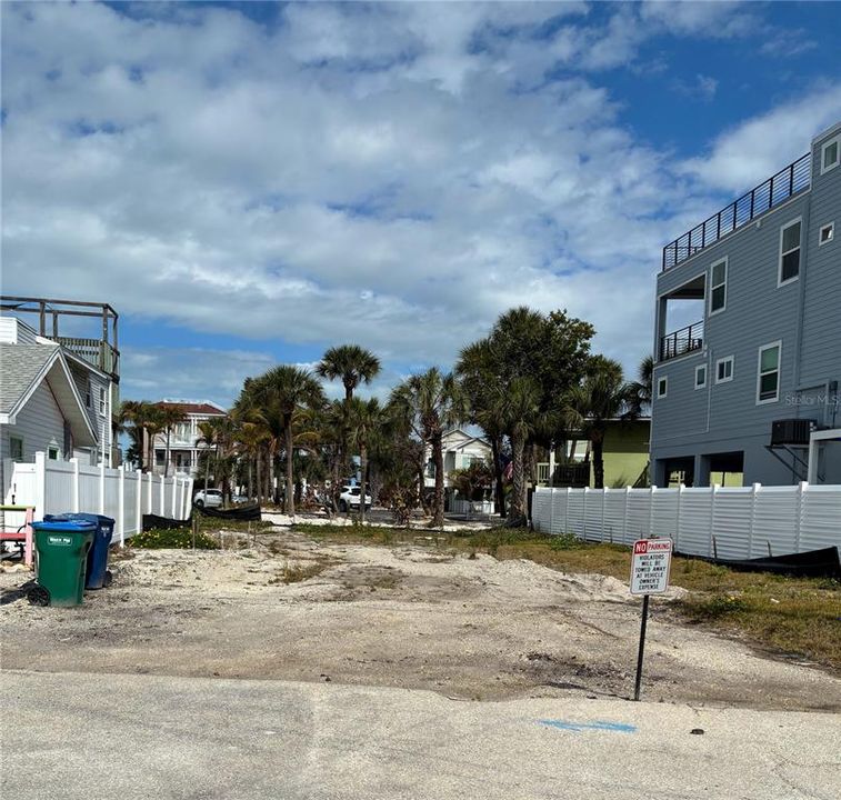 En Venta: $1,500,000 (0.12 acres)