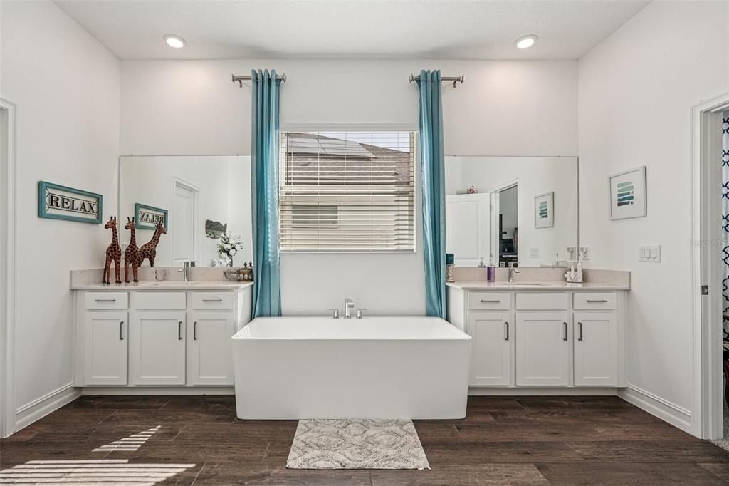 Active With Contract: $750,000 (5 beds, 4 baths, 3678 Square Feet)