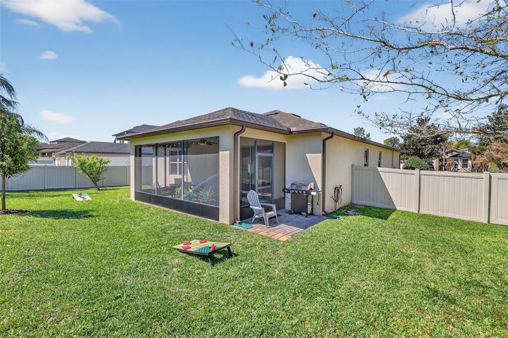 Activo con contrato: $410,000 (3 camas, 2 baños, 2144 Pies cuadrados)