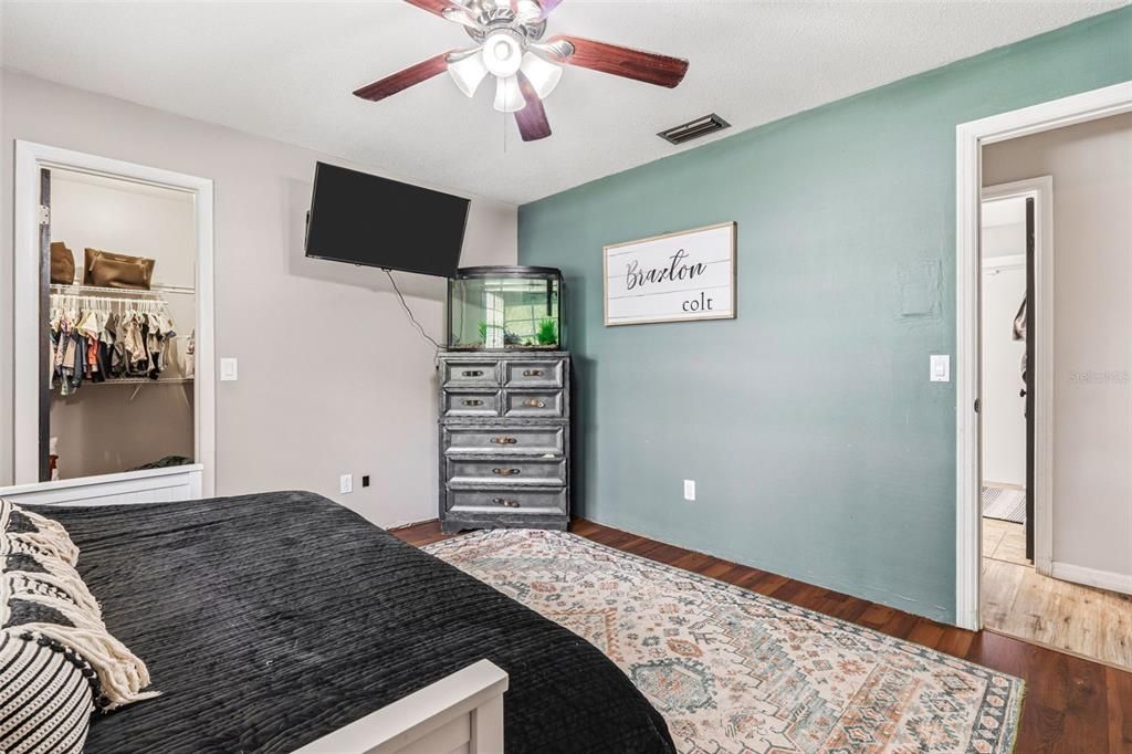For Sale: $489,000 (4 beds, 2 baths, 2453 Square Feet)