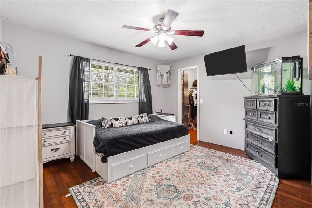 For Sale: $489,000 (4 beds, 2 baths, 2453 Square Feet)