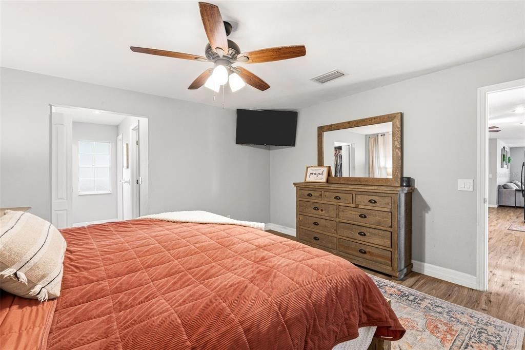 For Sale: $489,000 (4 beds, 2 baths, 2453 Square Feet)