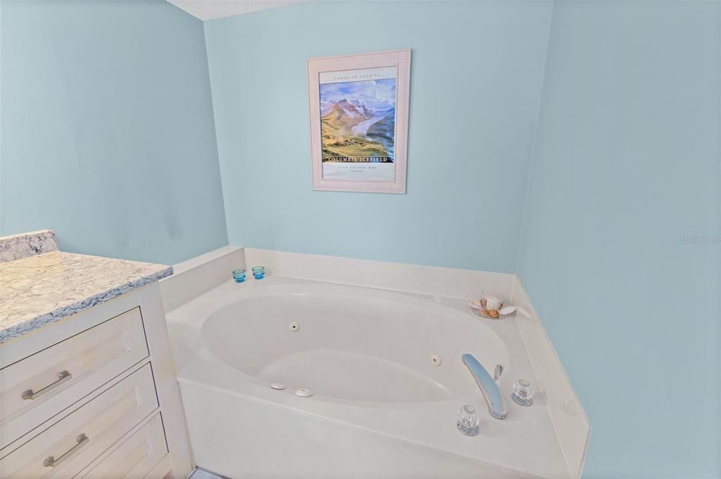En Venta: $699,000 (2 camas, 2 baños, 1564 Pies cuadrados)