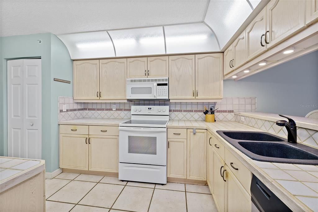 En Venta: $699,000 (2 camas, 2 baños, 1564 Pies cuadrados)