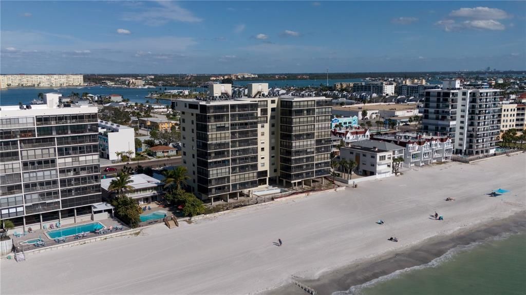 Recently Sold: $799,000 (2 beds, 2 baths, 1120 Square Feet)