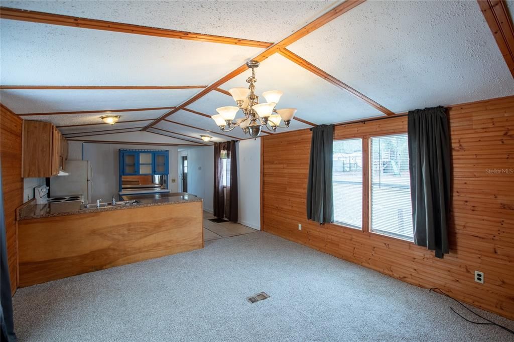 For Sale: $139,900 (3 beds, 2 baths, 924 Square Feet)