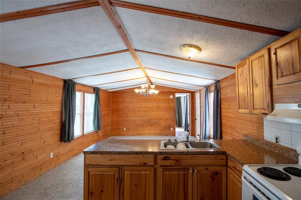 For Sale: $139,900 (3 beds, 2 baths, 924 Square Feet)