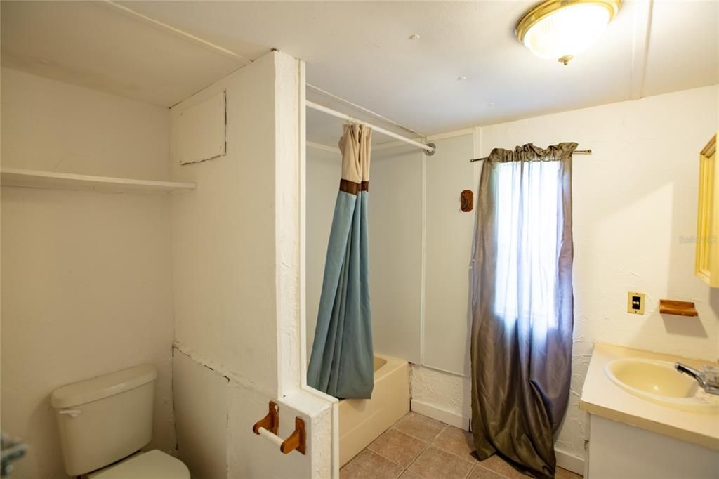 For Sale: $139,900 (3 beds, 2 baths, 924 Square Feet)