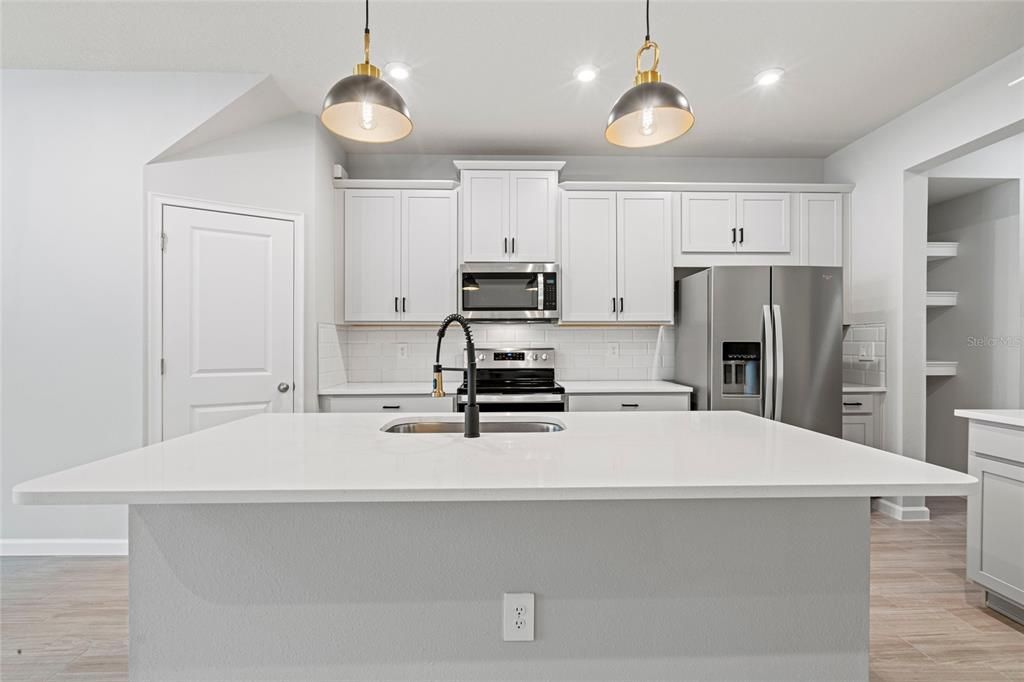 Active With Contract: $2,495 (3 beds, 2 baths, 1667 Square Feet)