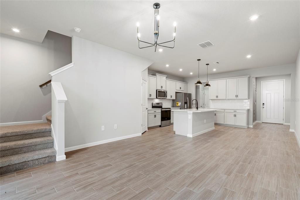 Active With Contract: $2,495 (3 beds, 2 baths, 1667 Square Feet)
