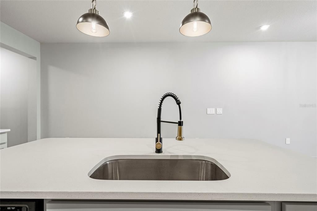 Active With Contract: $2,495 (3 beds, 2 baths, 1667 Square Feet)