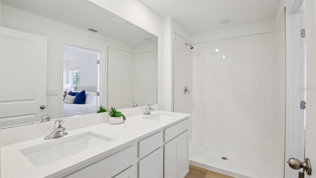 Activo con contrato: $290,990 (4 camas, 2 baños, 1665 Pies cuadrados)