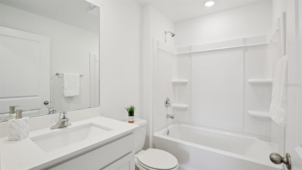 Activo con contrato: $290,990 (4 camas, 2 baños, 1665 Pies cuadrados)
