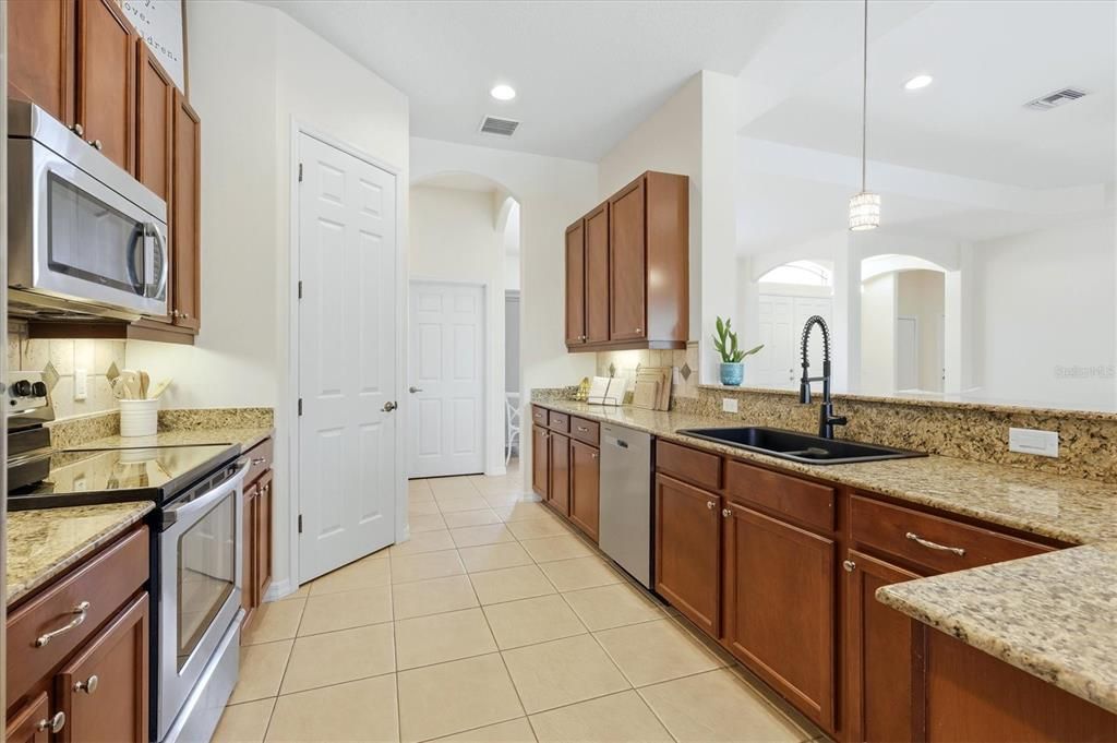 На продажу: $584,900 (3 спален, 3 ванн, 2533 Квадратных фут)