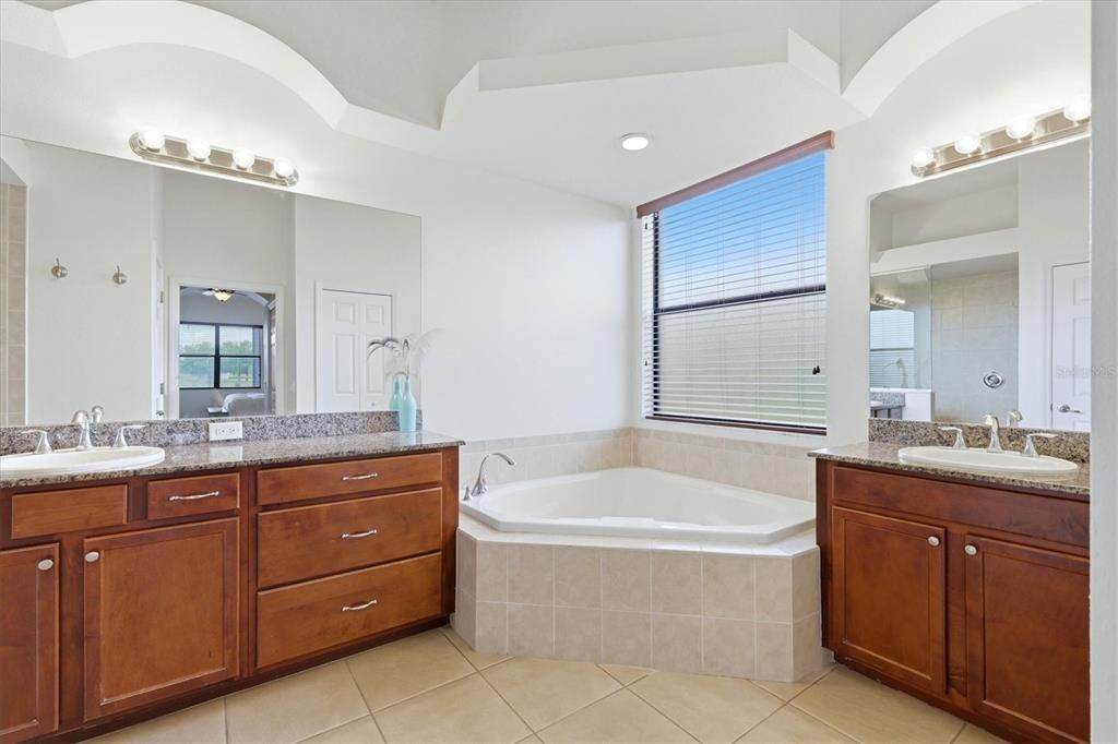 На продажу: $584,900 (3 спален, 3 ванн, 2533 Квадратных фут)