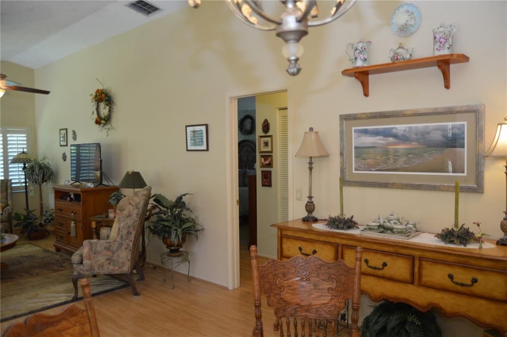 Activo con contrato: $209,999 (2 camas, 2 baños, 1364 Pies cuadrados)