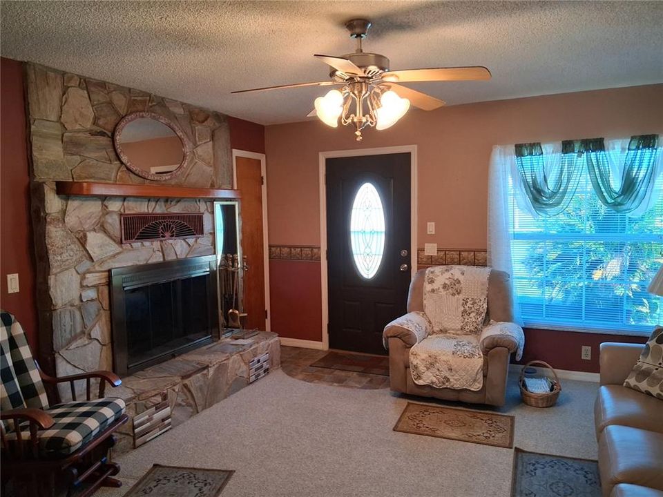 For Sale: $244,000 (2 beds, 2 baths, 1116 Square Feet)