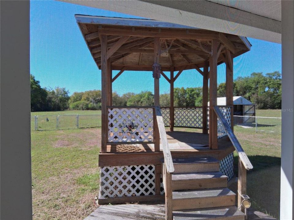 For Sale: $244,000 (2 beds, 2 baths, 1116 Square Feet)