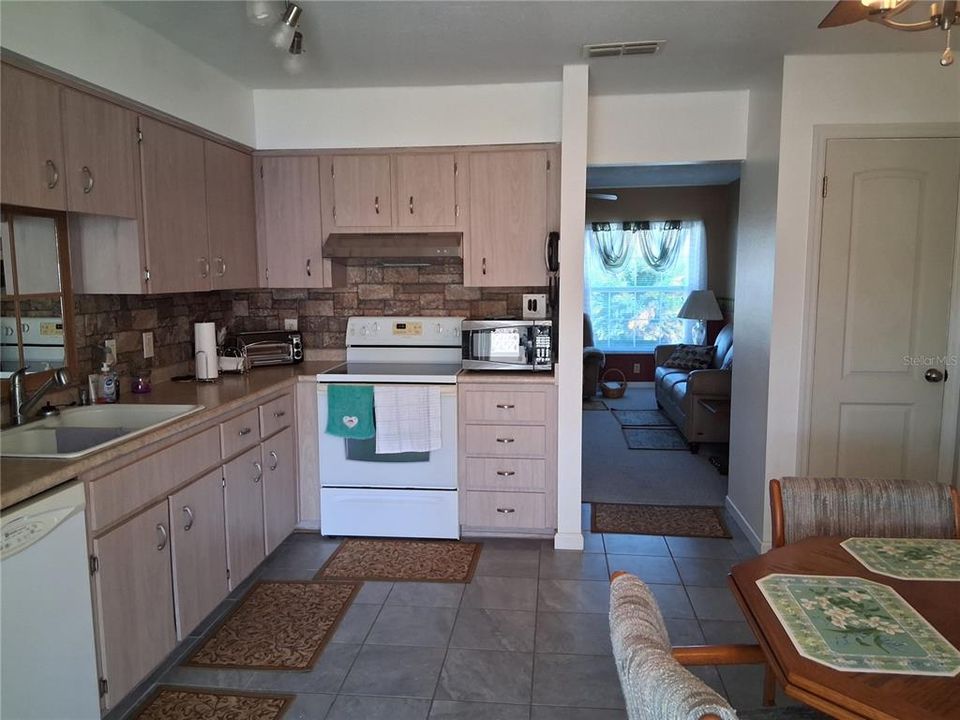 For Sale: $244,000 (2 beds, 2 baths, 1116 Square Feet)