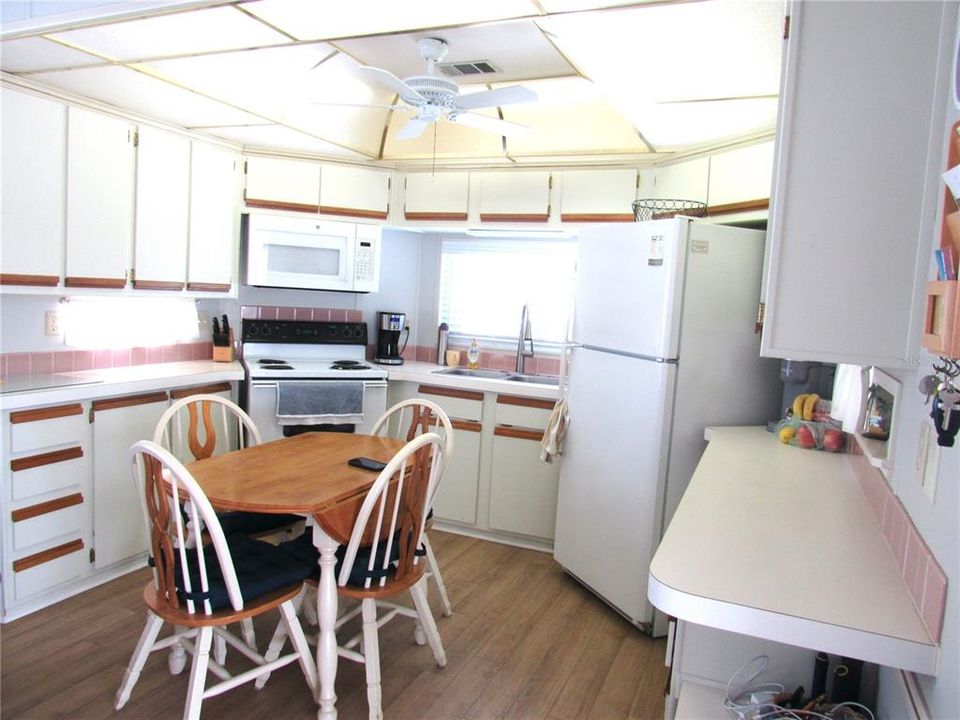 На продажу: $139,900 (1 спален, 1 ванн, 708 Квадратных фут)