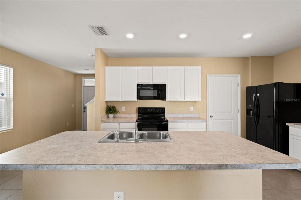 For Sale: $279,000 (4 beds, 3 baths, 2268 Square Feet)