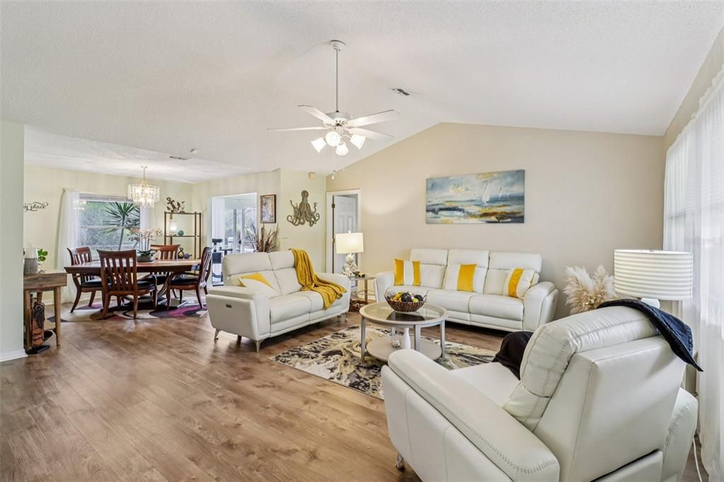 Active With Contract: $304,000 (2 beds, 2 baths, 1714 Square Feet)