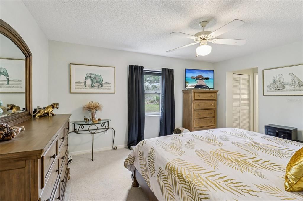 Active With Contract: $304,000 (2 beds, 2 baths, 1714 Square Feet)