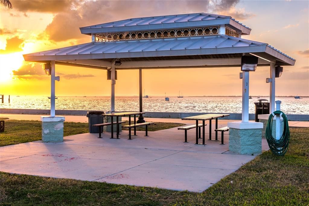 На продажу: $118,000 (0.23 acres)