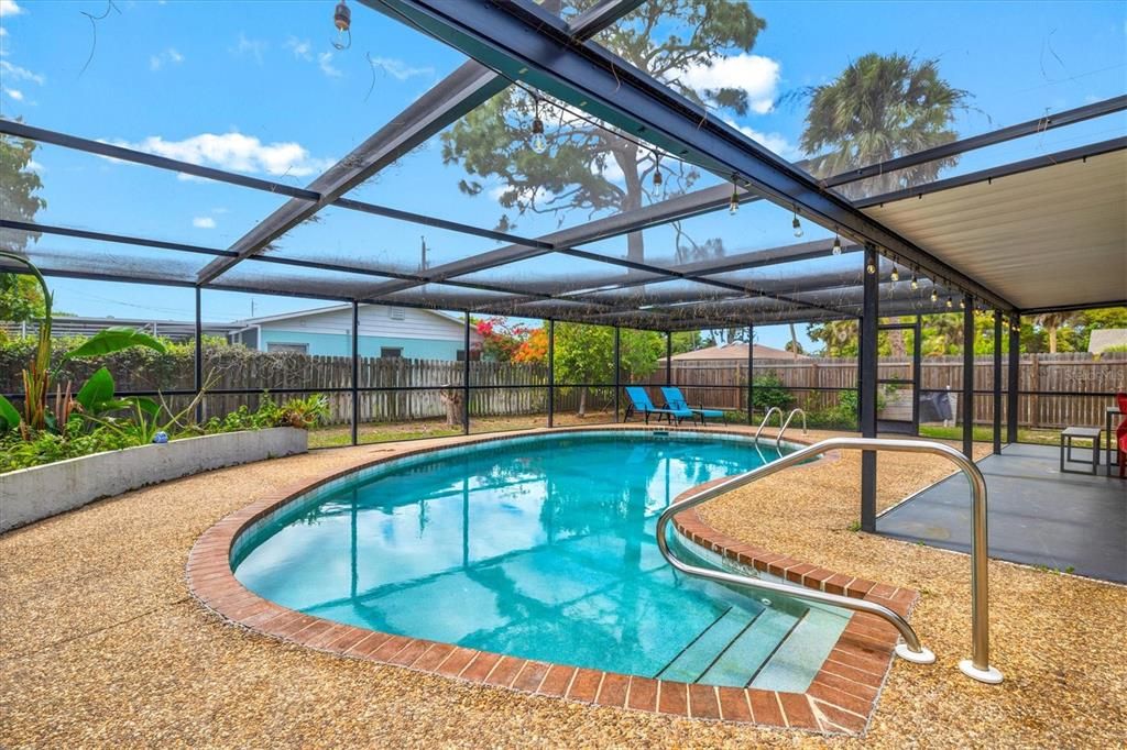 Active With Contract: $449,000 (3 beds, 2 baths, 1584 Square Feet)