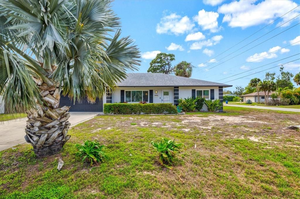 Active With Contract: $449,000 (3 beds, 2 baths, 1584 Square Feet)