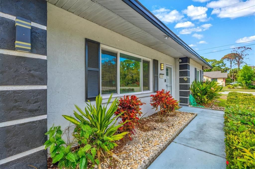 Active With Contract: $449,000 (3 beds, 2 baths, 1584 Square Feet)