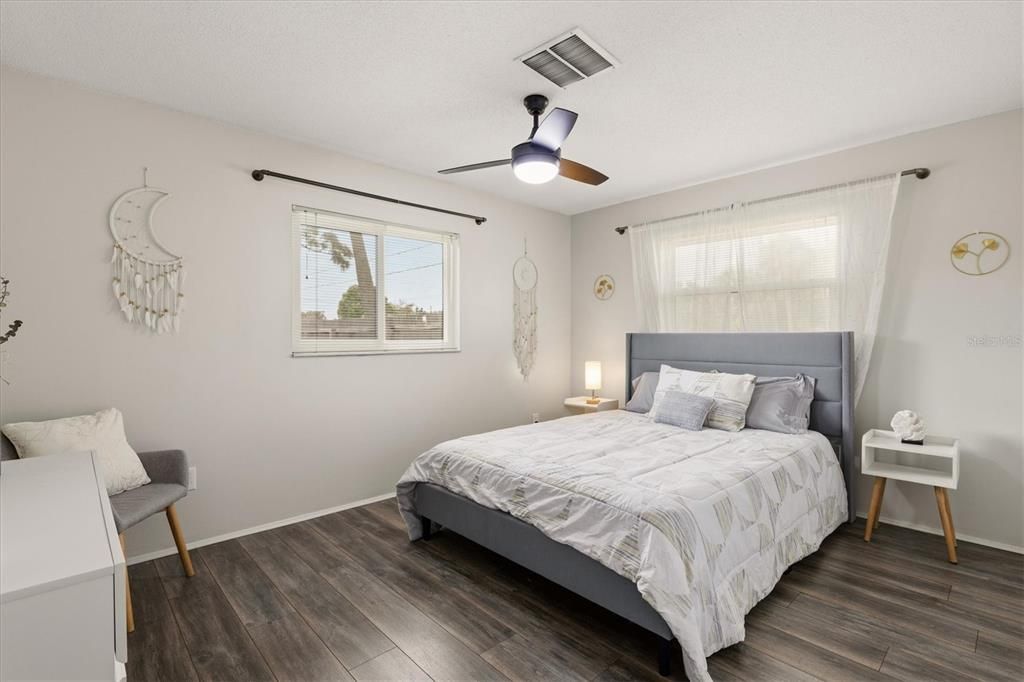 Active With Contract: $449,000 (3 beds, 2 baths, 1584 Square Feet)