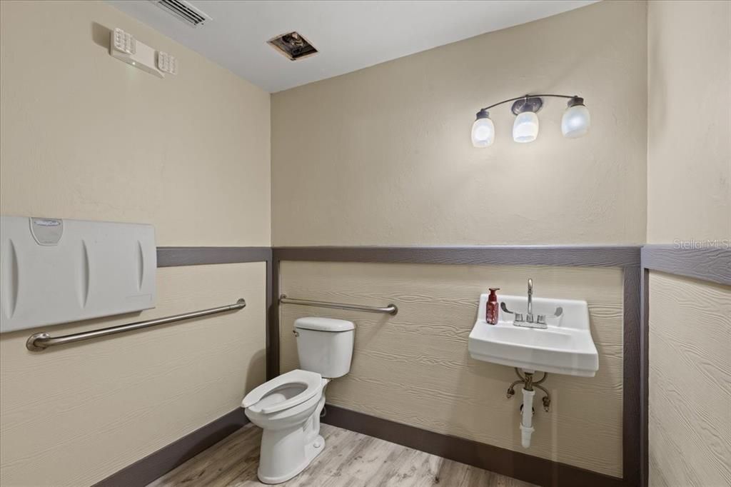 For Sale: $699,900 (0 beds, 0 baths, 3672 Square Feet)