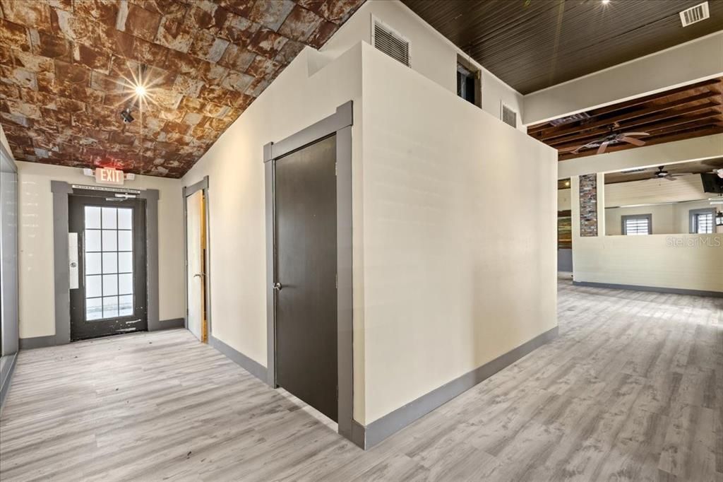 For Sale: $699,900 (0 beds, 0 baths, 3672 Square Feet)