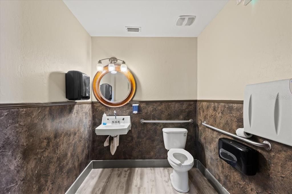 For Sale: $699,900 (0 beds, 0 baths, 3672 Square Feet)