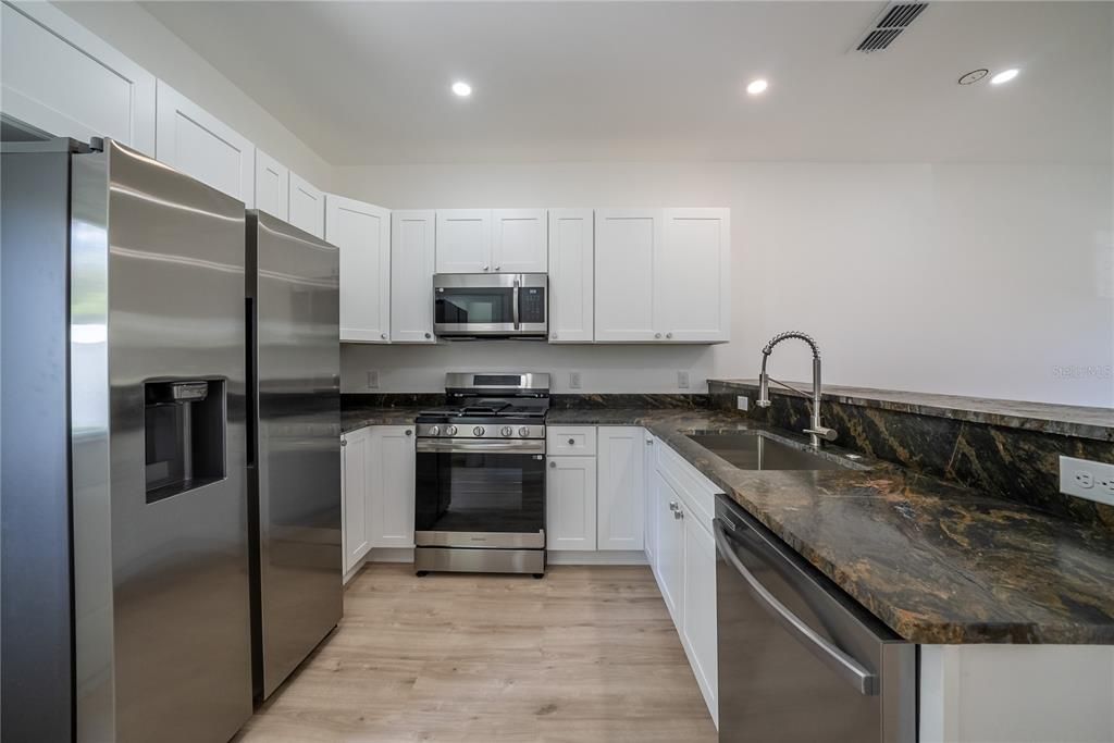 En Venta: $249,900 (2 camas, 2 baños, 1200 Pies cuadrados)