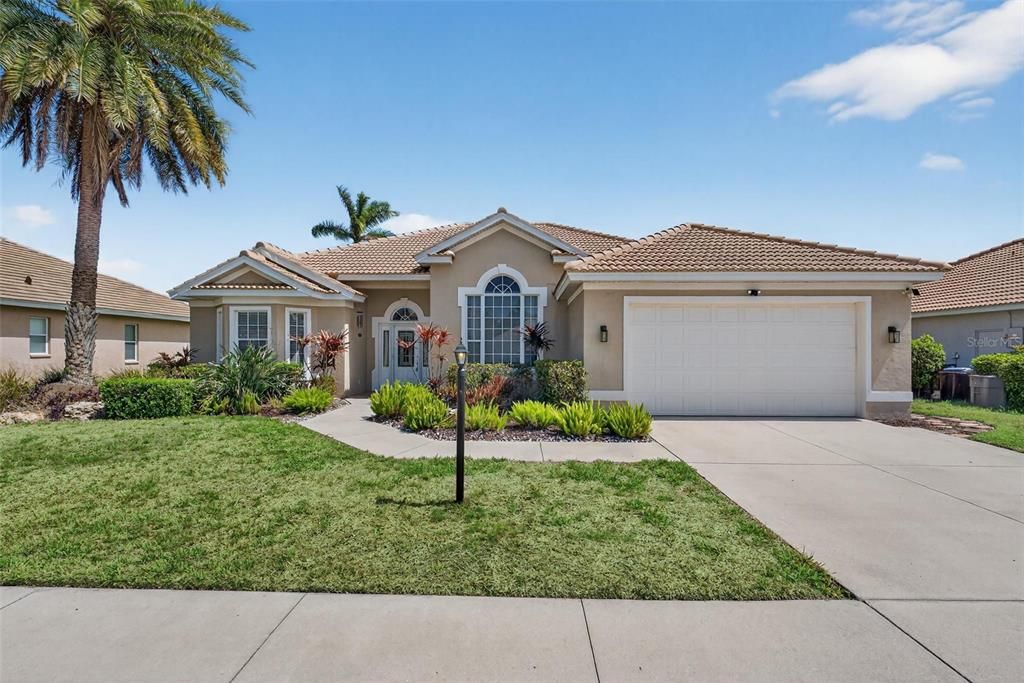 Vendido Recientemente: $644,500 (4 camas, 3 baños, 2520 Pies cuadrados)