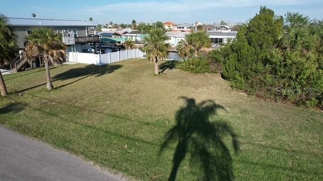 На продажу: $319,000 (0.13 acres)