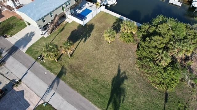 На продажу: $319,000 (0.13 acres)